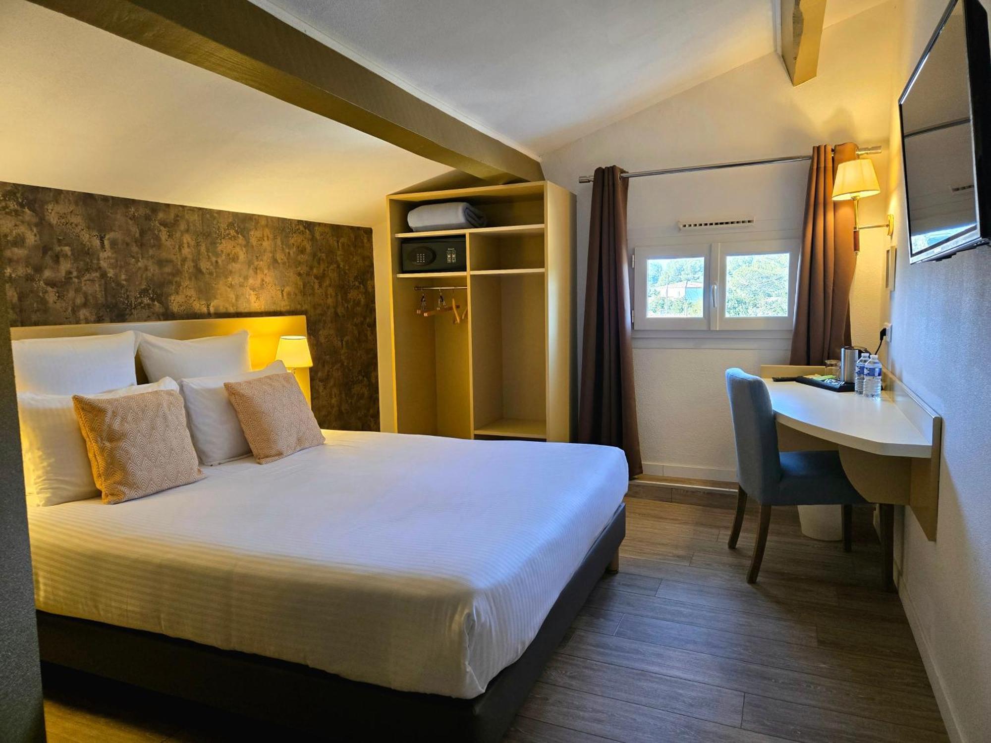 Hotel Le Saint-Genies 위제 외부 사진