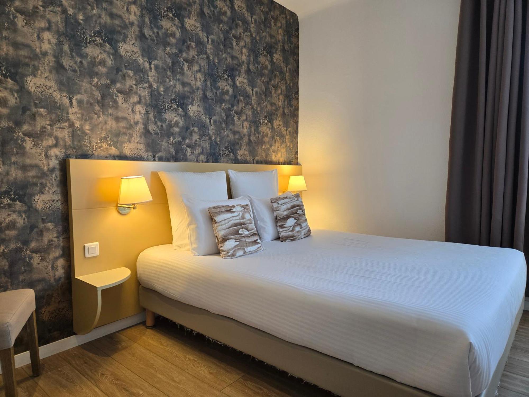 Hotel Le Saint-Genies 위제 외부 사진