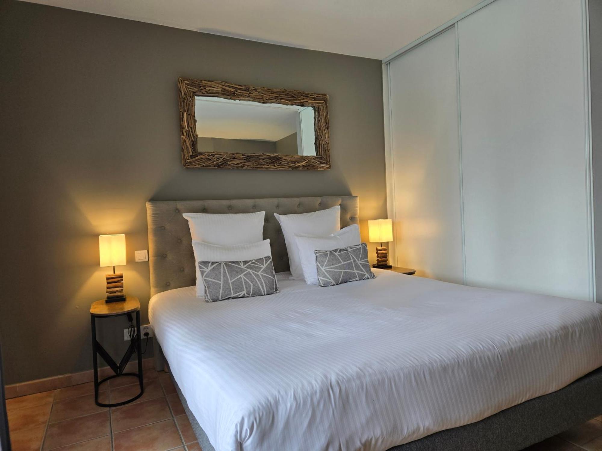 Hotel Le Saint-Genies 위제 외부 사진